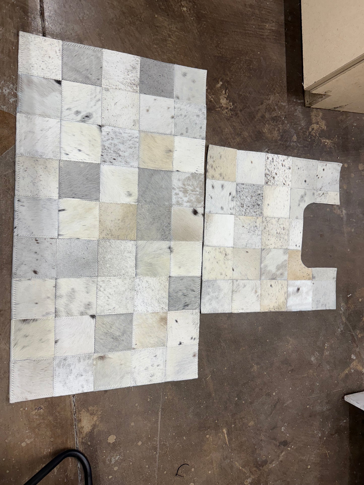 Bathroom set
Long rug 20”x30” smaller 19.5”x20”