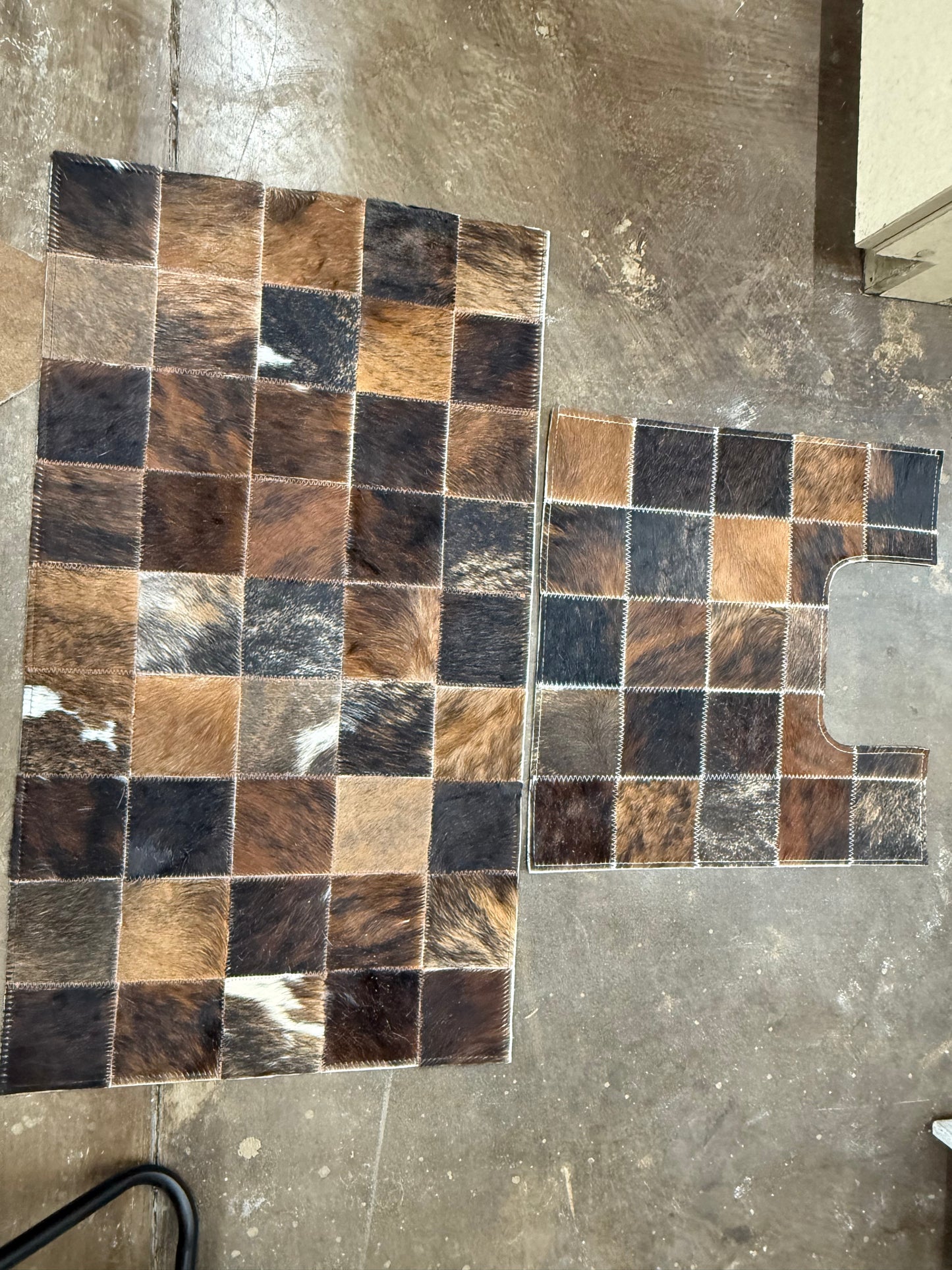 Bathroom set
Long rug 20”x30” smaller 19.5”x20”