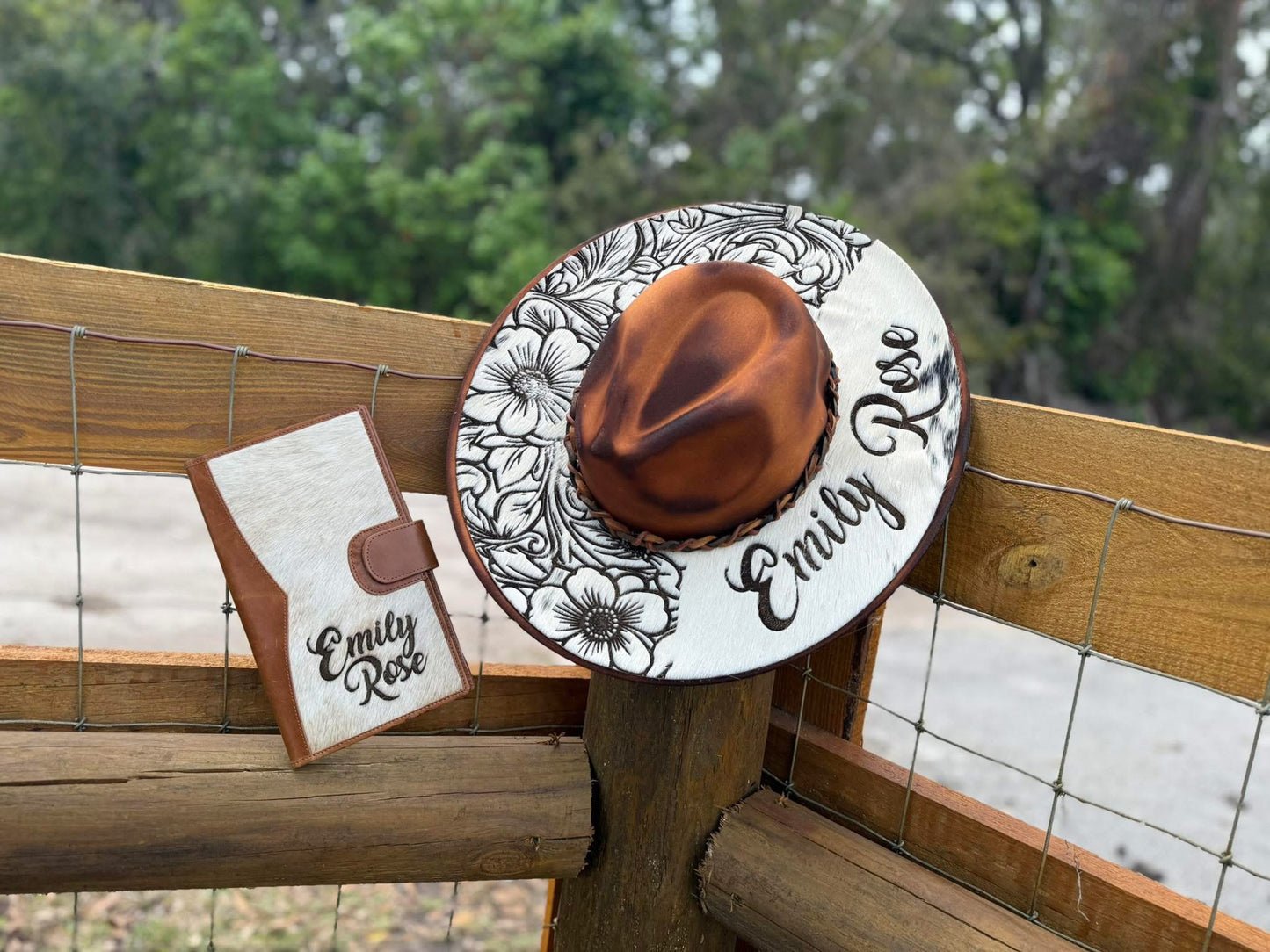 Engraved cowhide hat - flower pattern - with FREE wallet