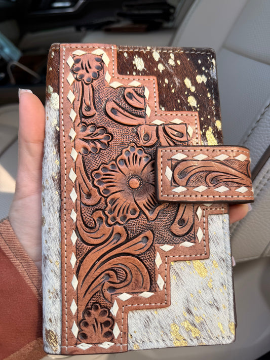 The "Gretchen 2.0" wallet - by The Painted Porches