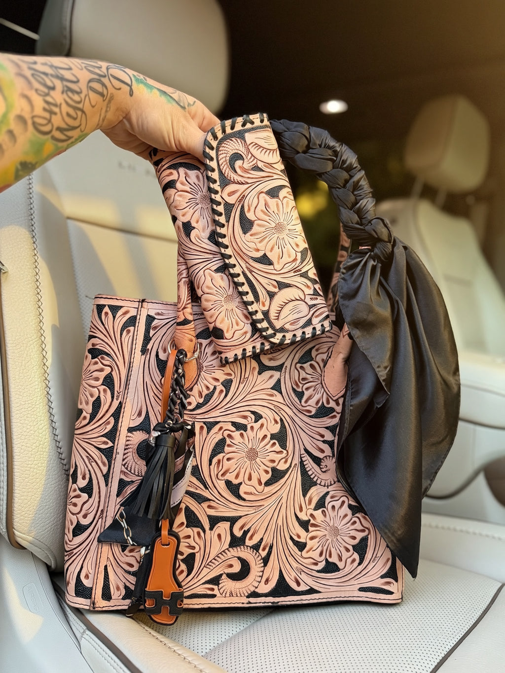 🖤Rosewood Rebel🖤Black and tan Tooled leather solid purse