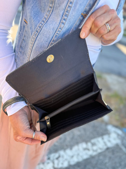 Wallet wristlet