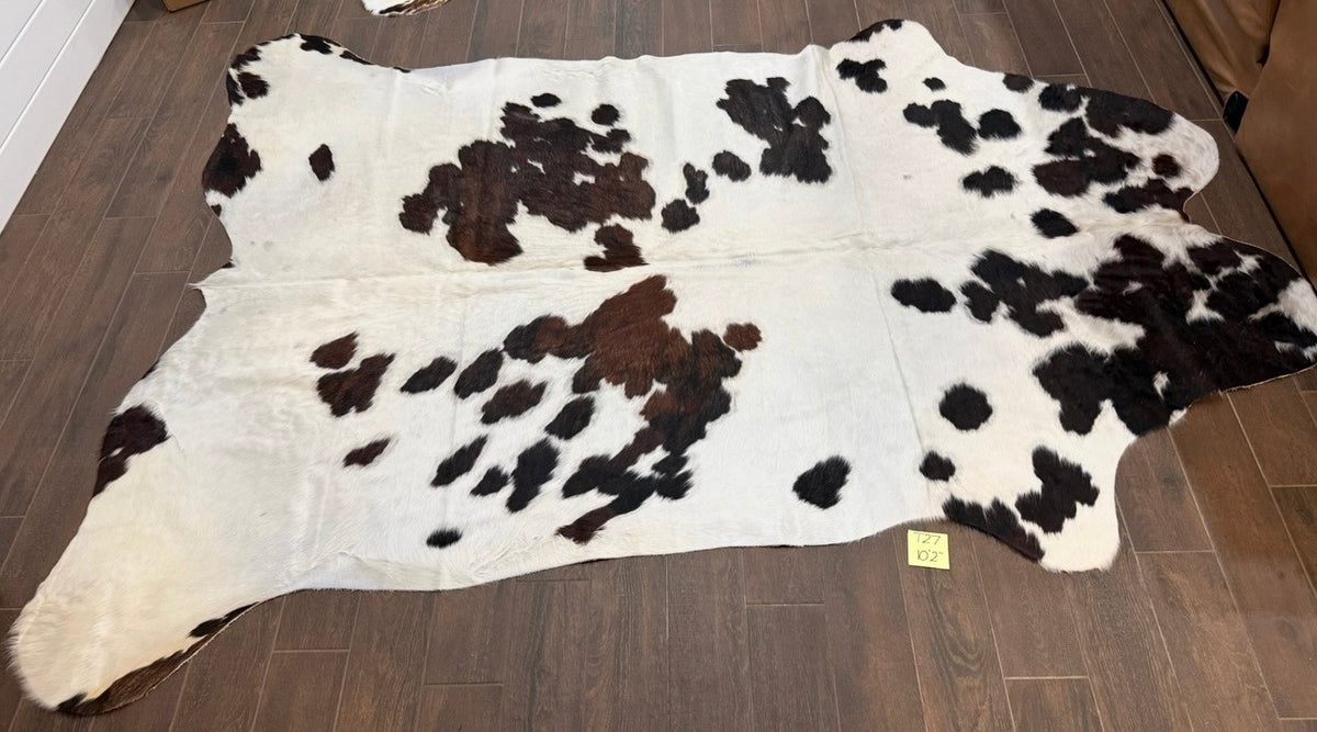 Full size cowhide (exotic) #T27- size 10’2”
