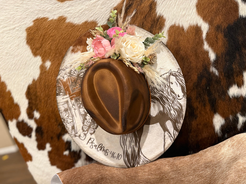 Engraved cowhide hat - horse pattern