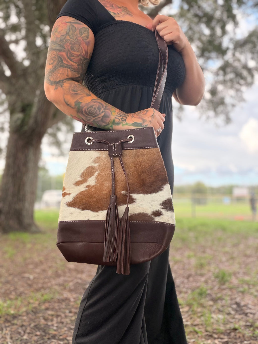 Bucket bag cowhide and leather