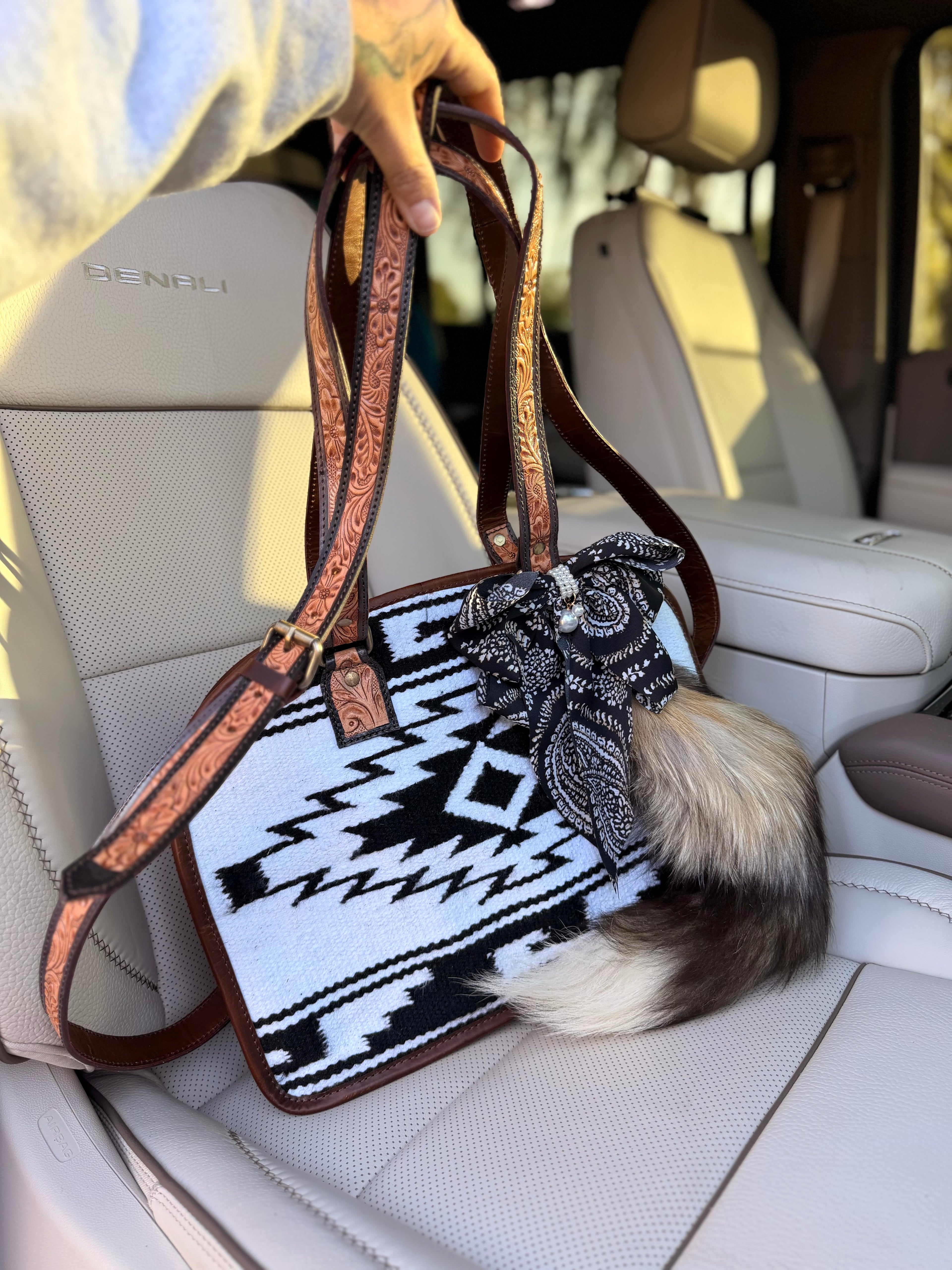 Darlin Aztec Tote - 15x10.5x4”