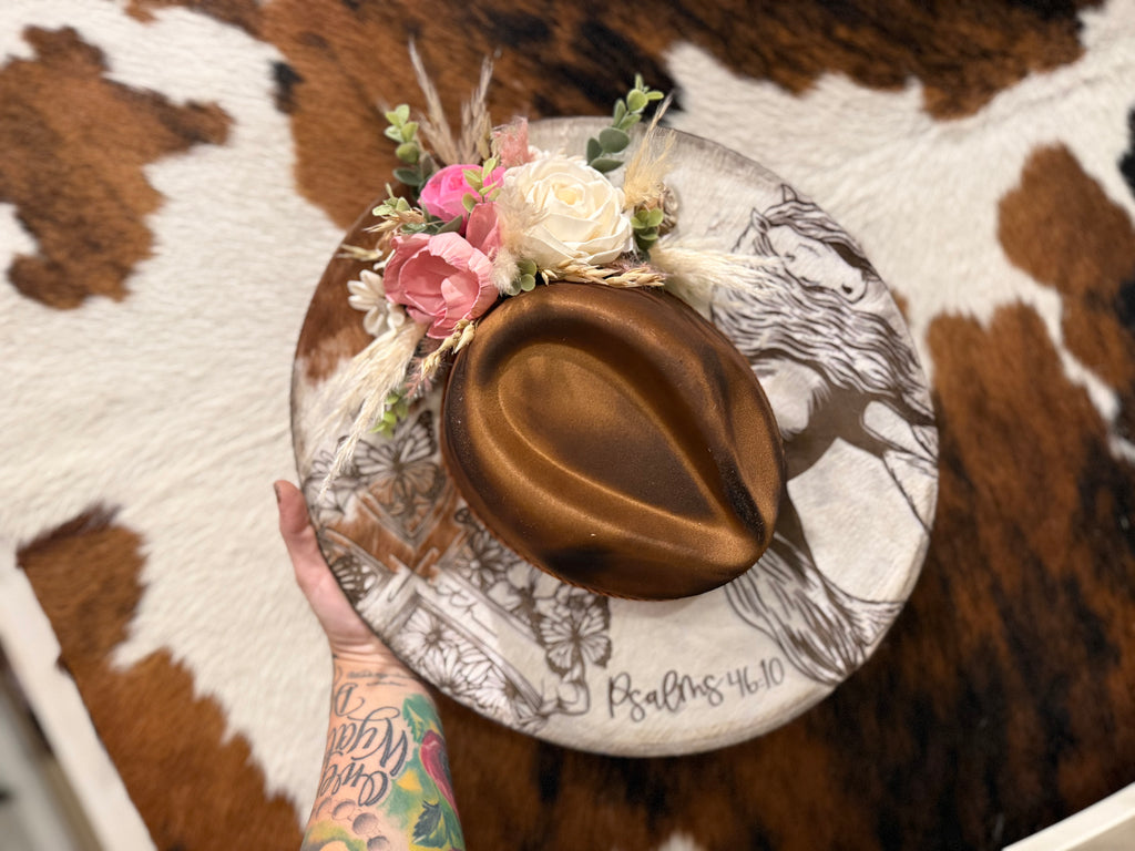 Engraved cowhide hat - horse pattern
