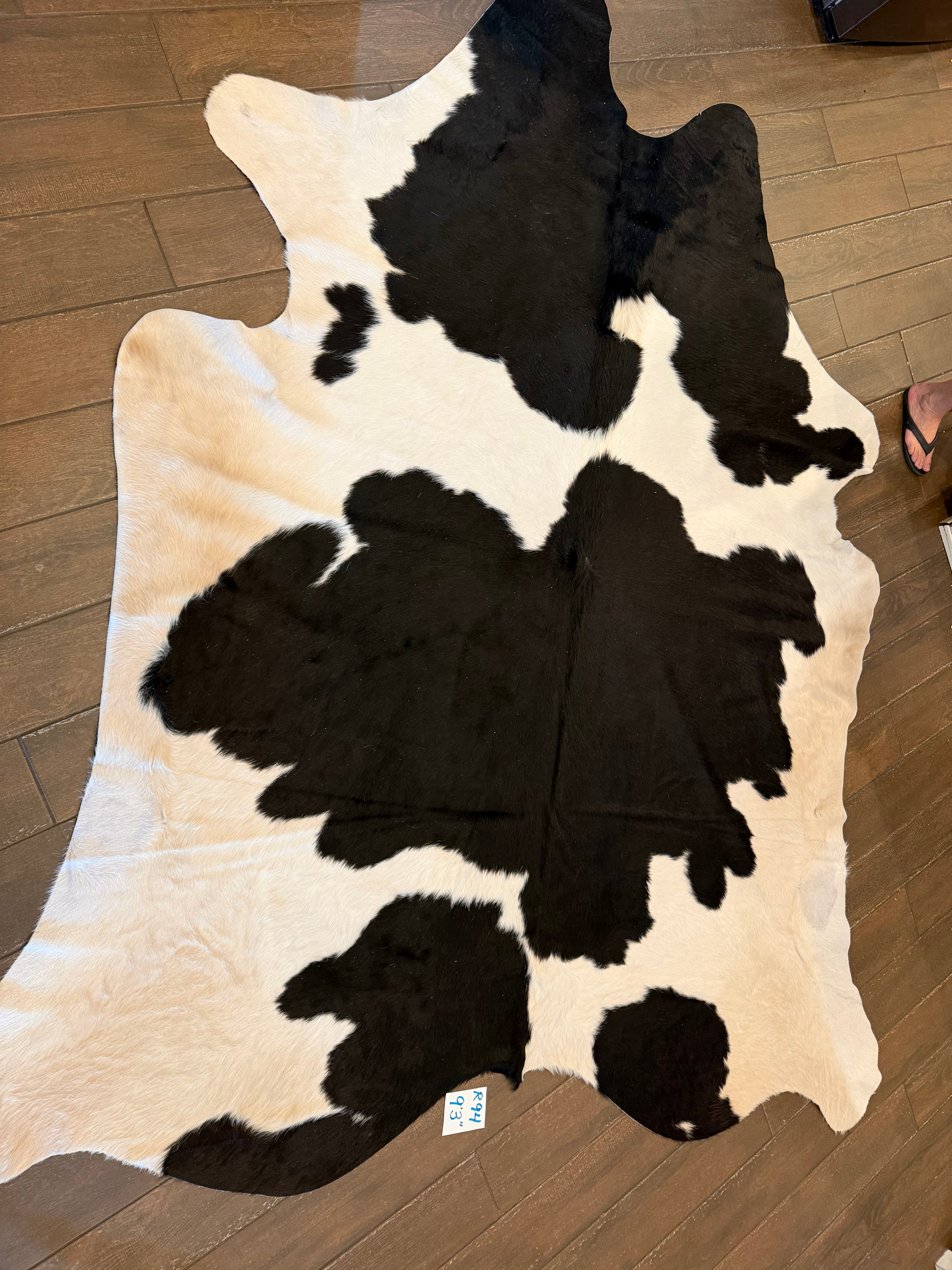 Full size cowhide (exotic)- # R94- 9’3”