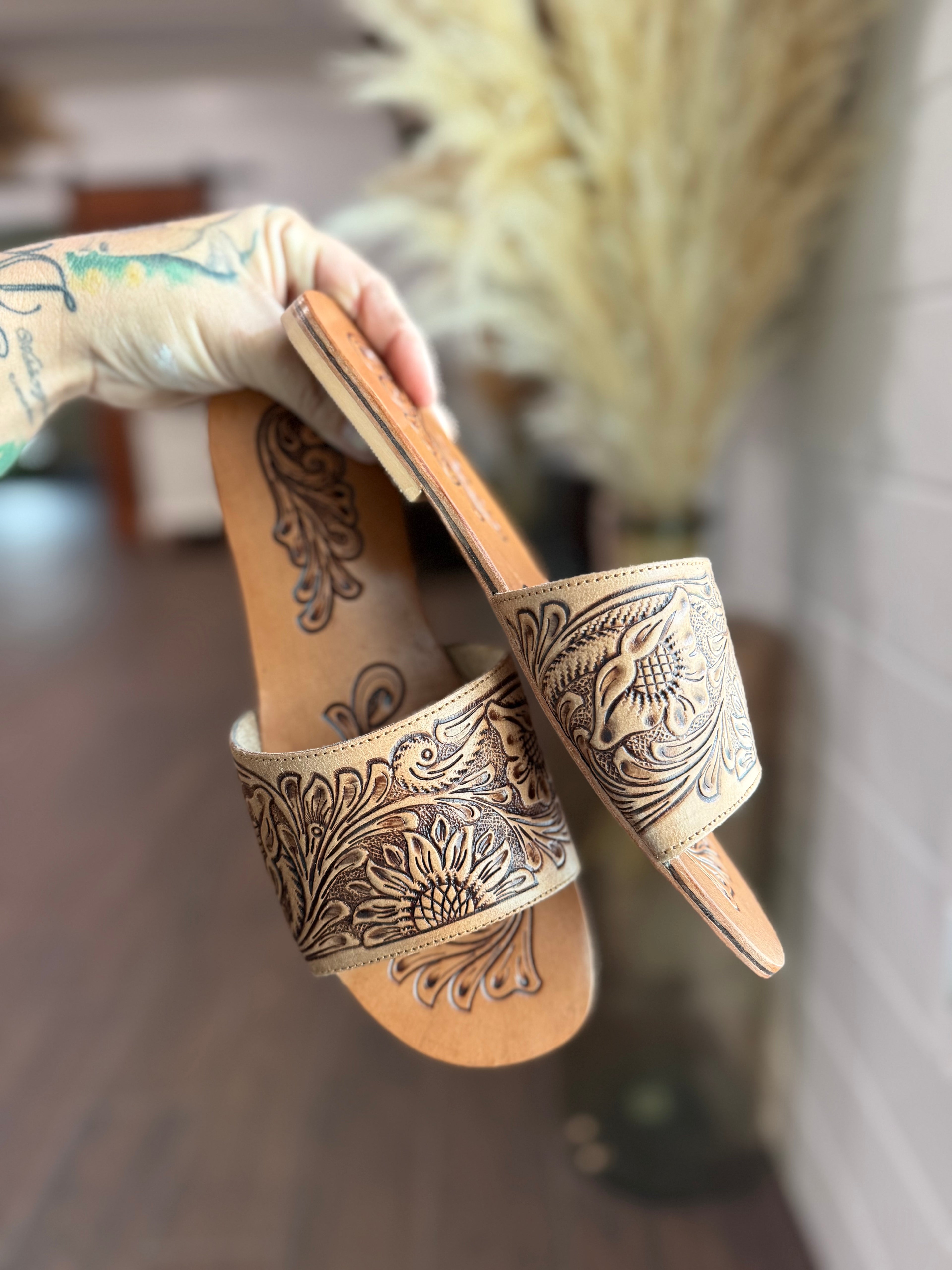 maebelle tooled sandal✨ leather sandals