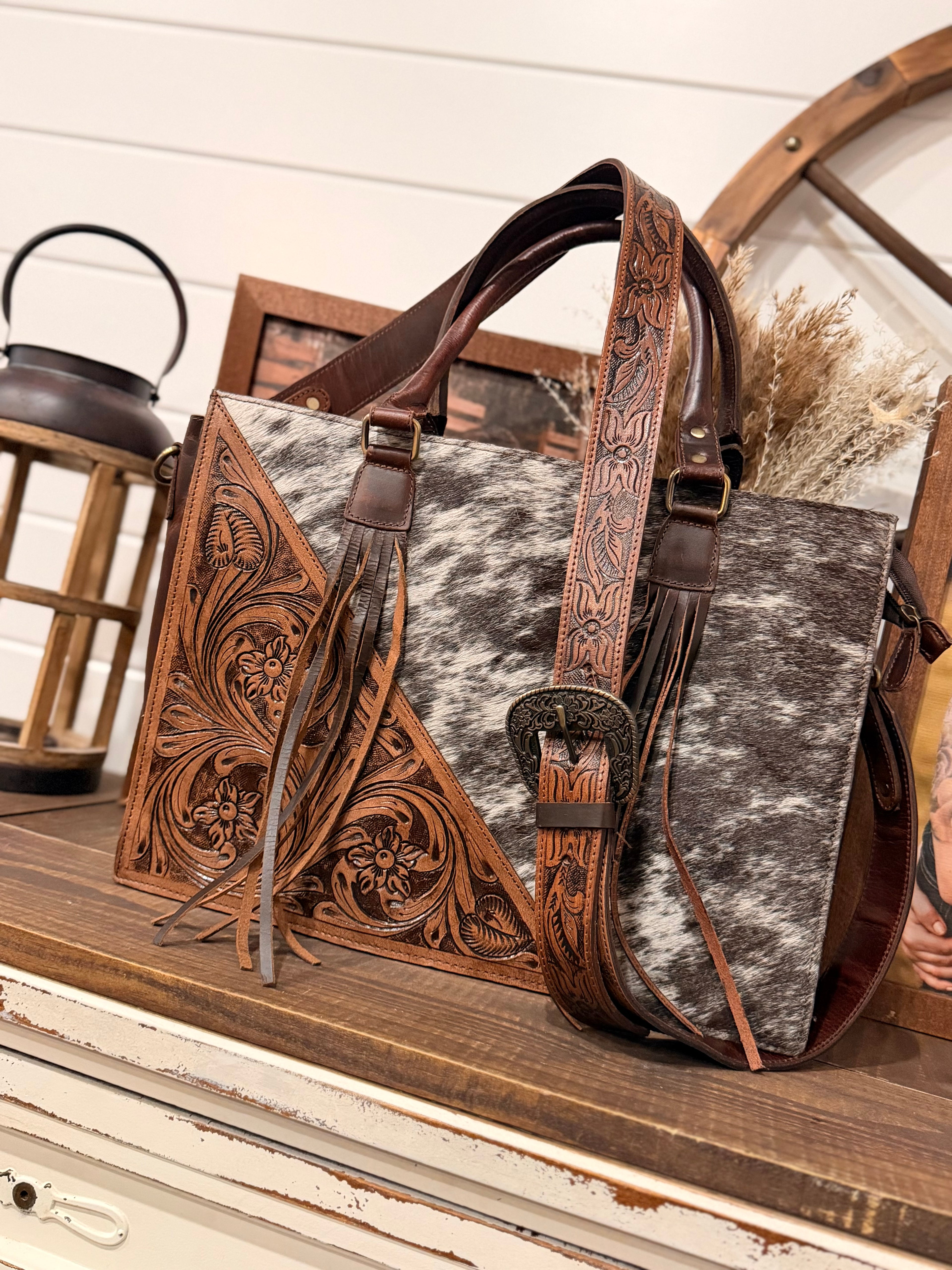 Cowhide and Tooled leather tote bag with fringe- (M)