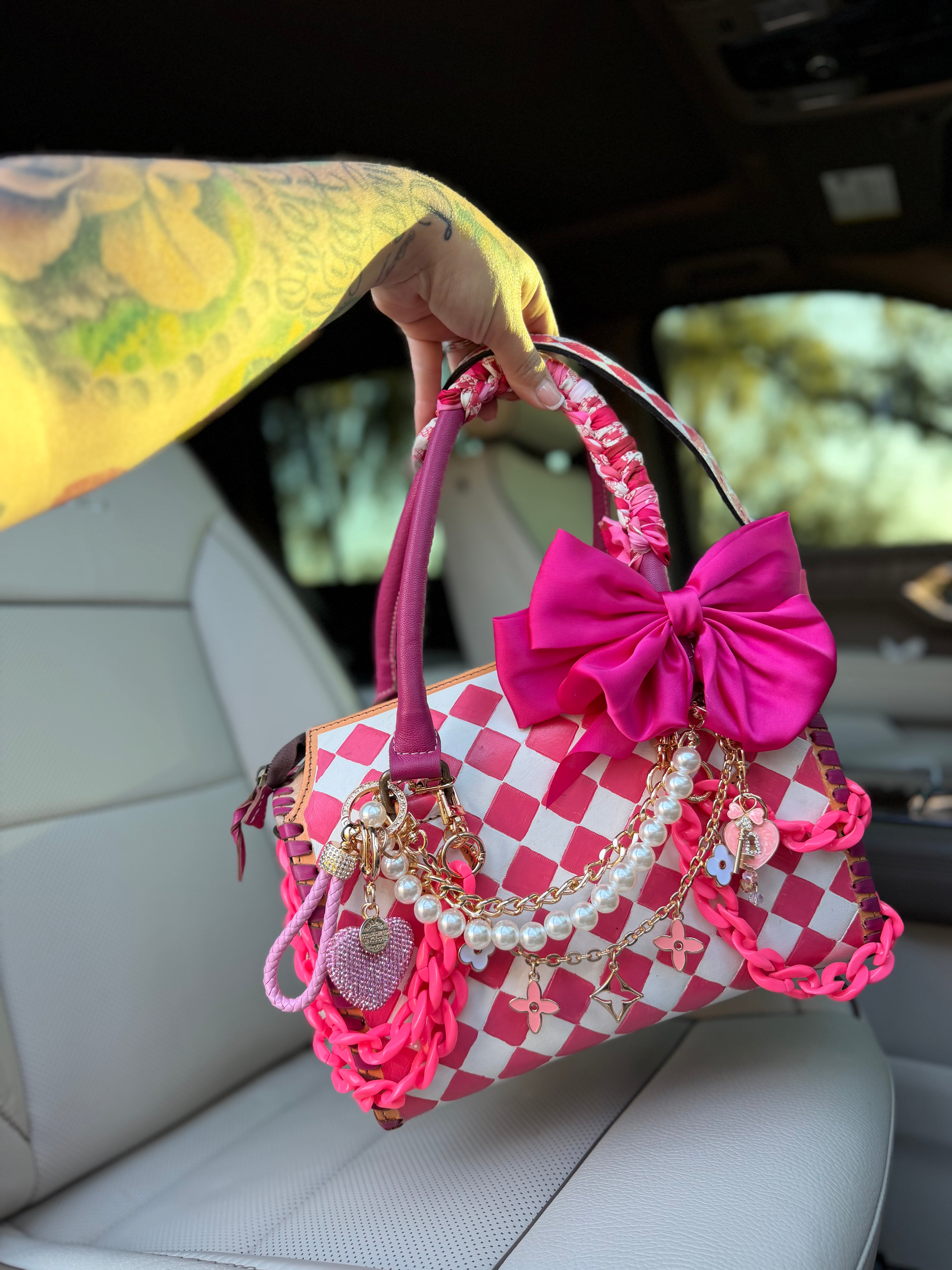 “The Pink Pony“- white and pink  tooled leather speedy (M)