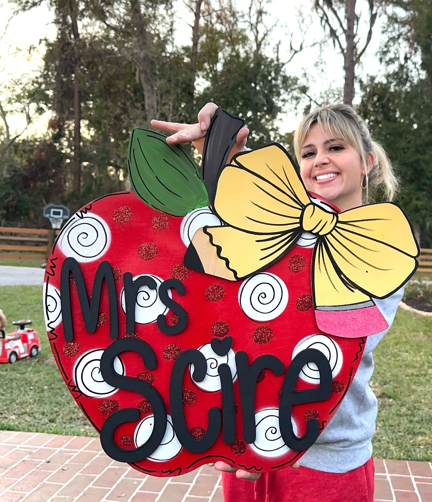 Teacher Apple door hanger