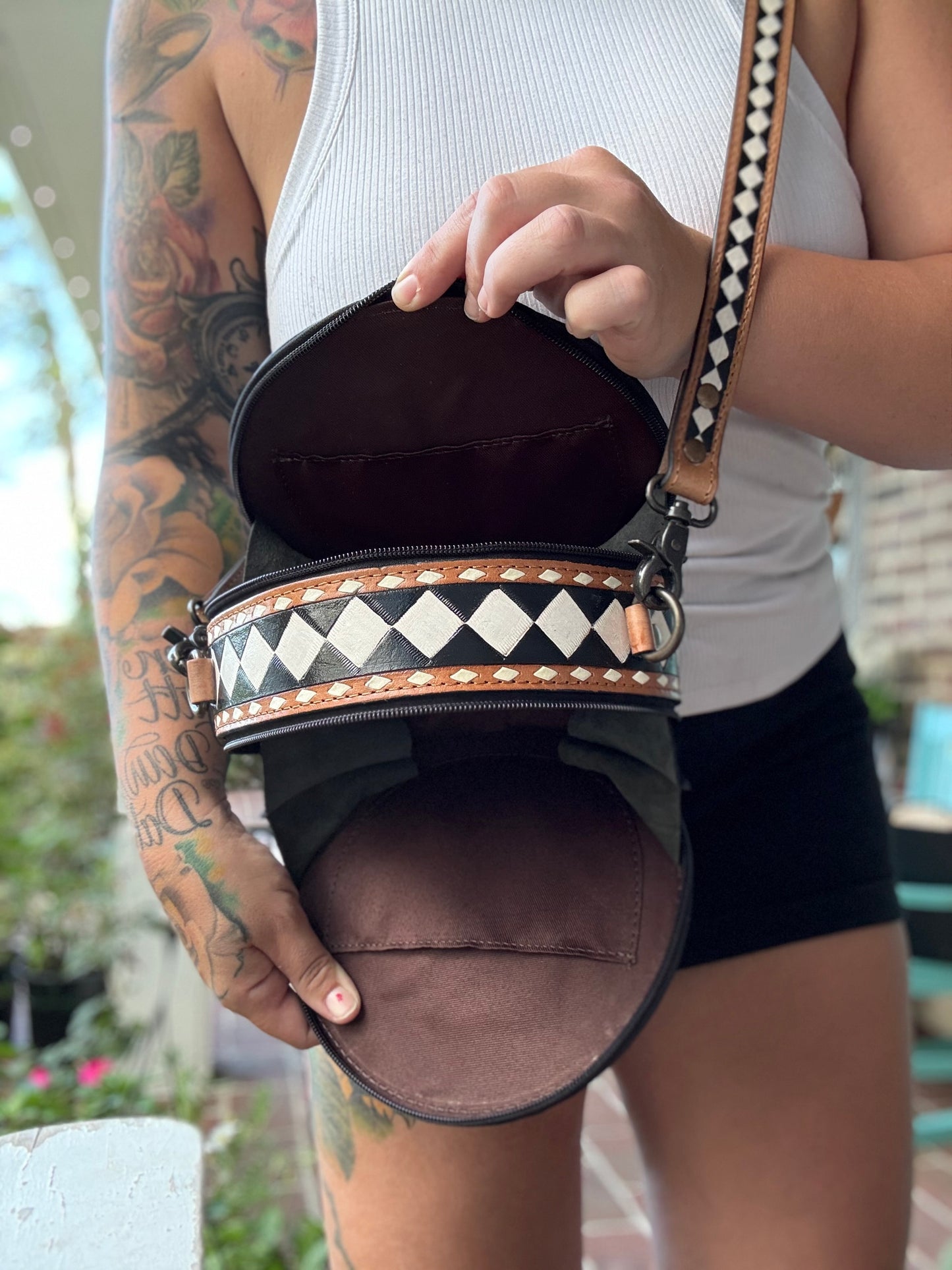 Checker canteen