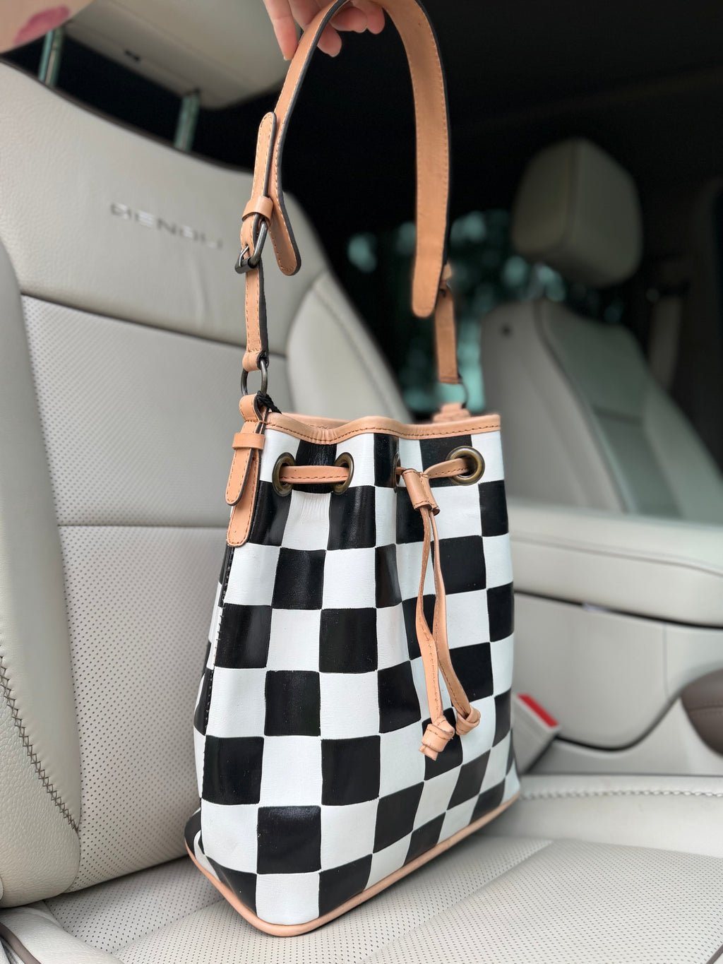 🤍🖤THE KYLE 🖤🤍Checker tooled leather bucket bag (very high-quality) exclusive to the painted porches