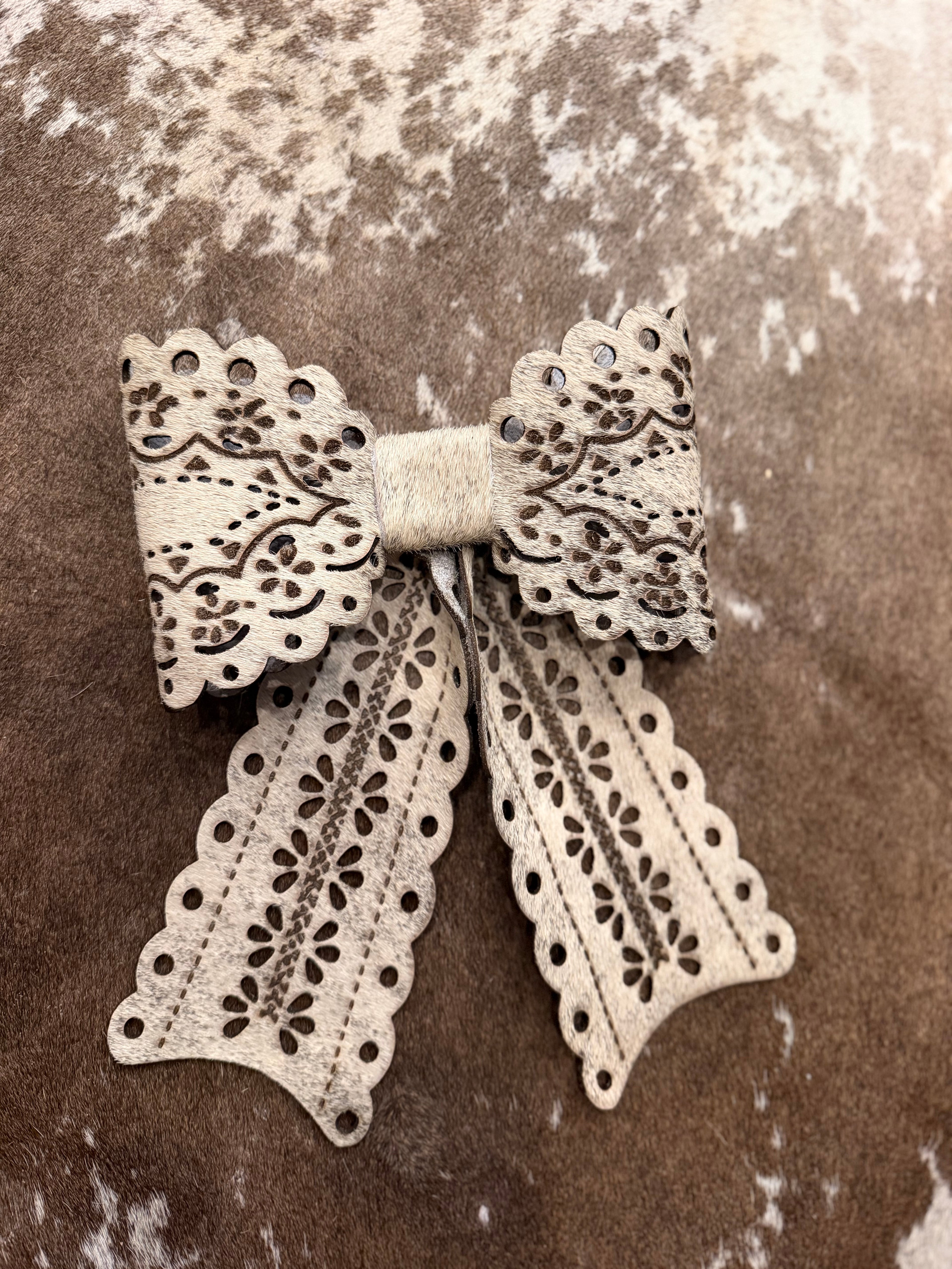 XL  jumbo 11” cowhide lace design bow ornament