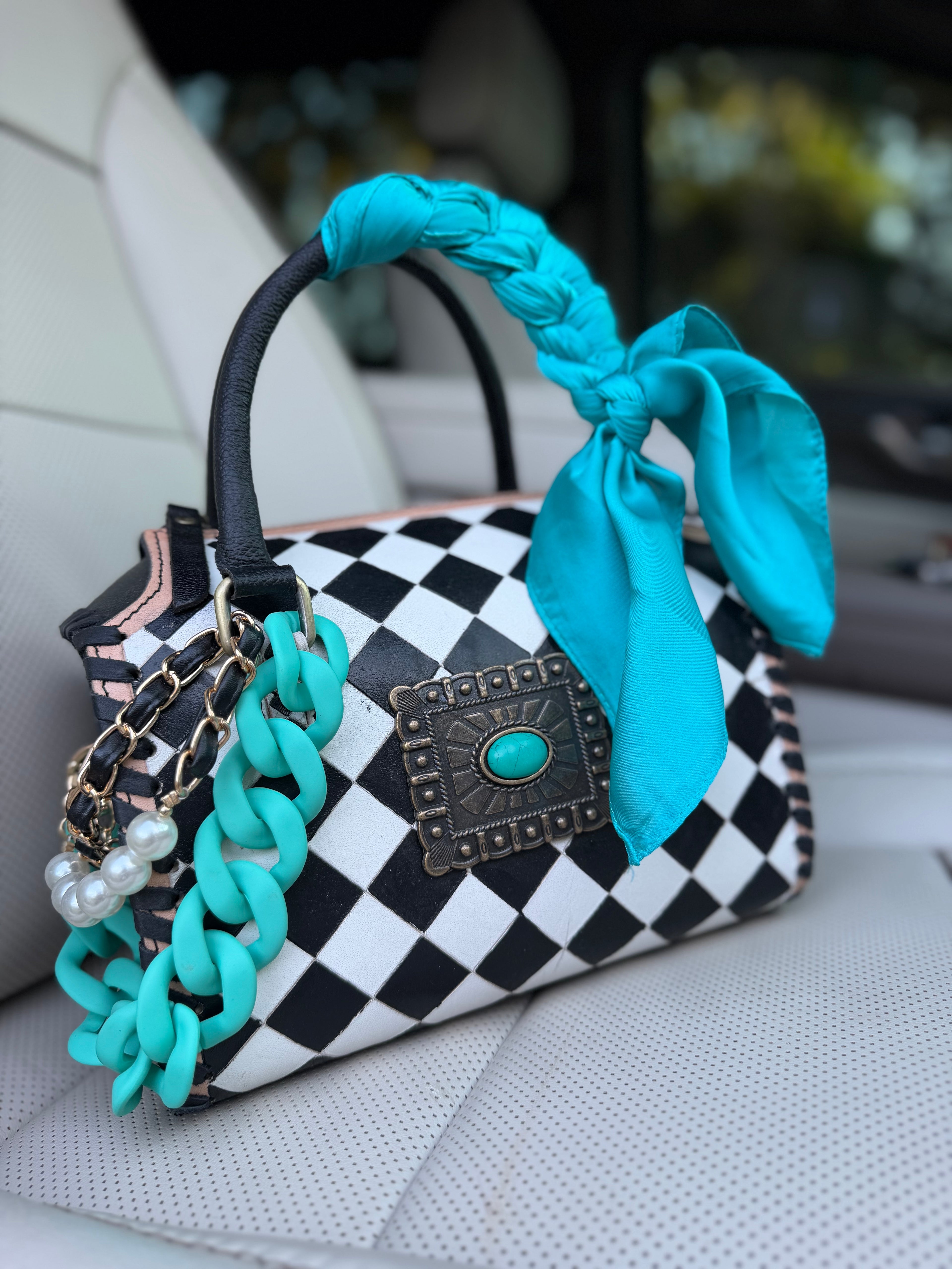 "Checkered Duchess" - black/white checker speedy (M)