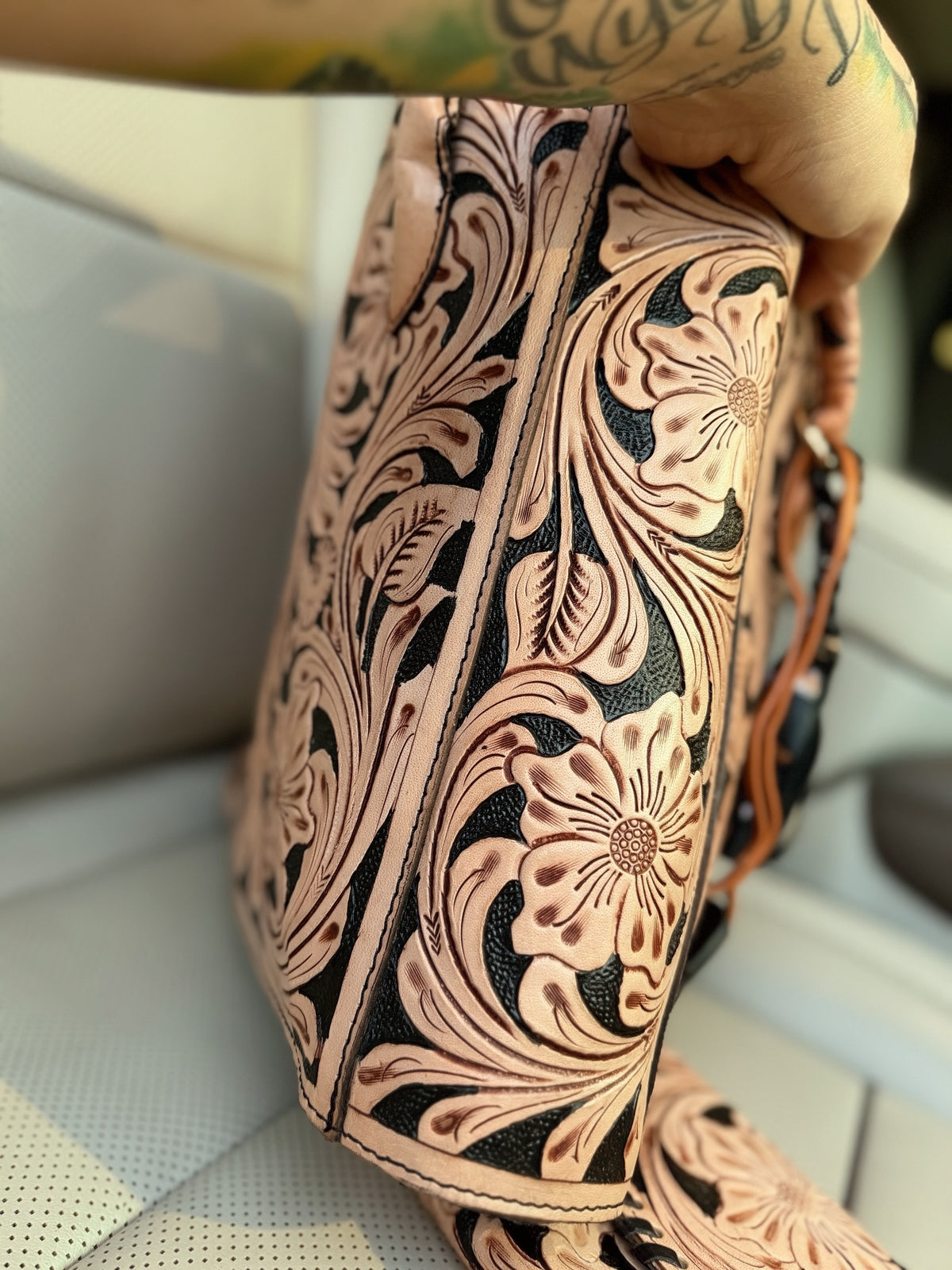 🖤Rosewood Rebel🖤Black and tan Tooled leather solid purse
