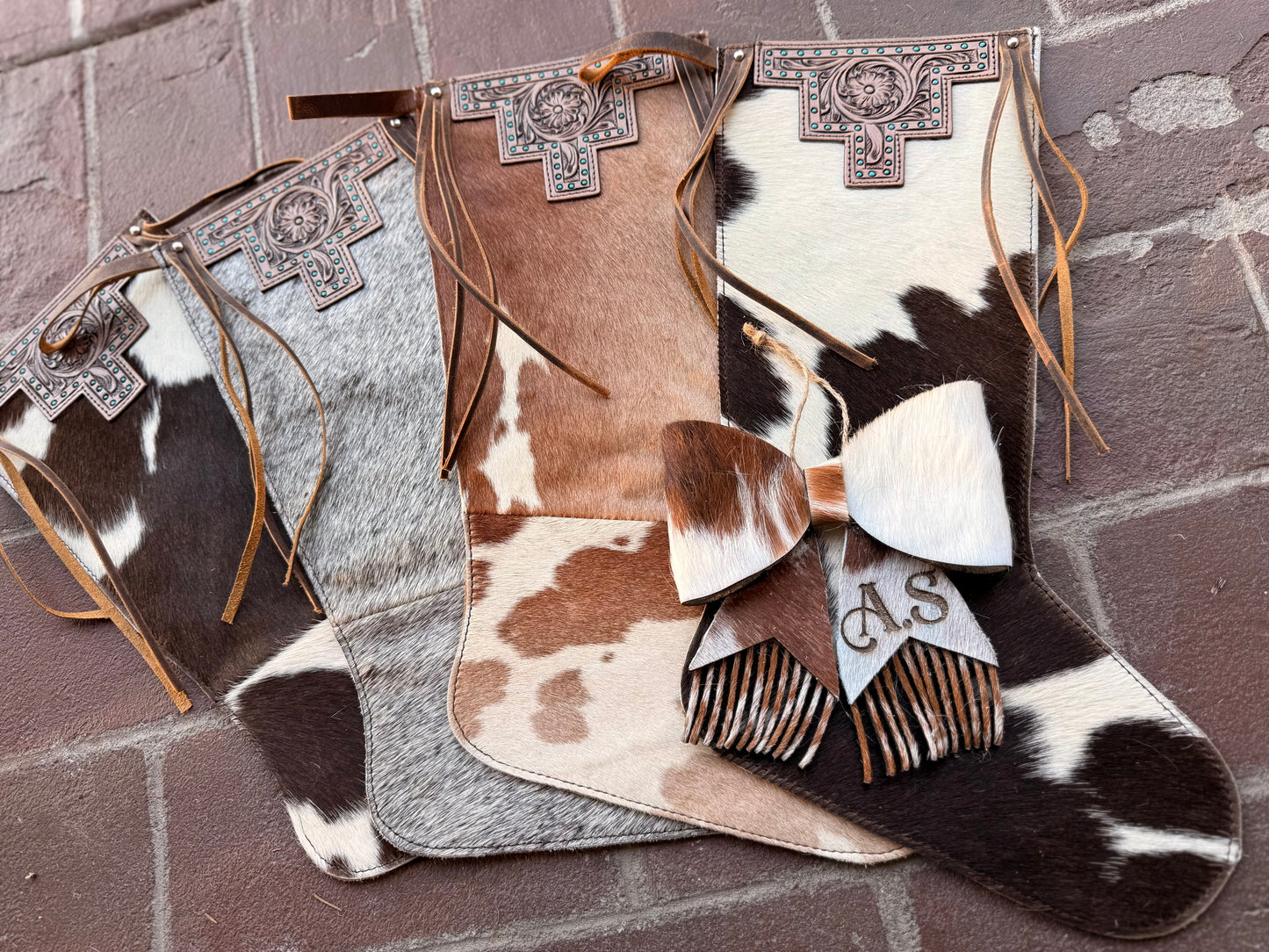 FRINGE Large cowhide bow ornament - free engraving