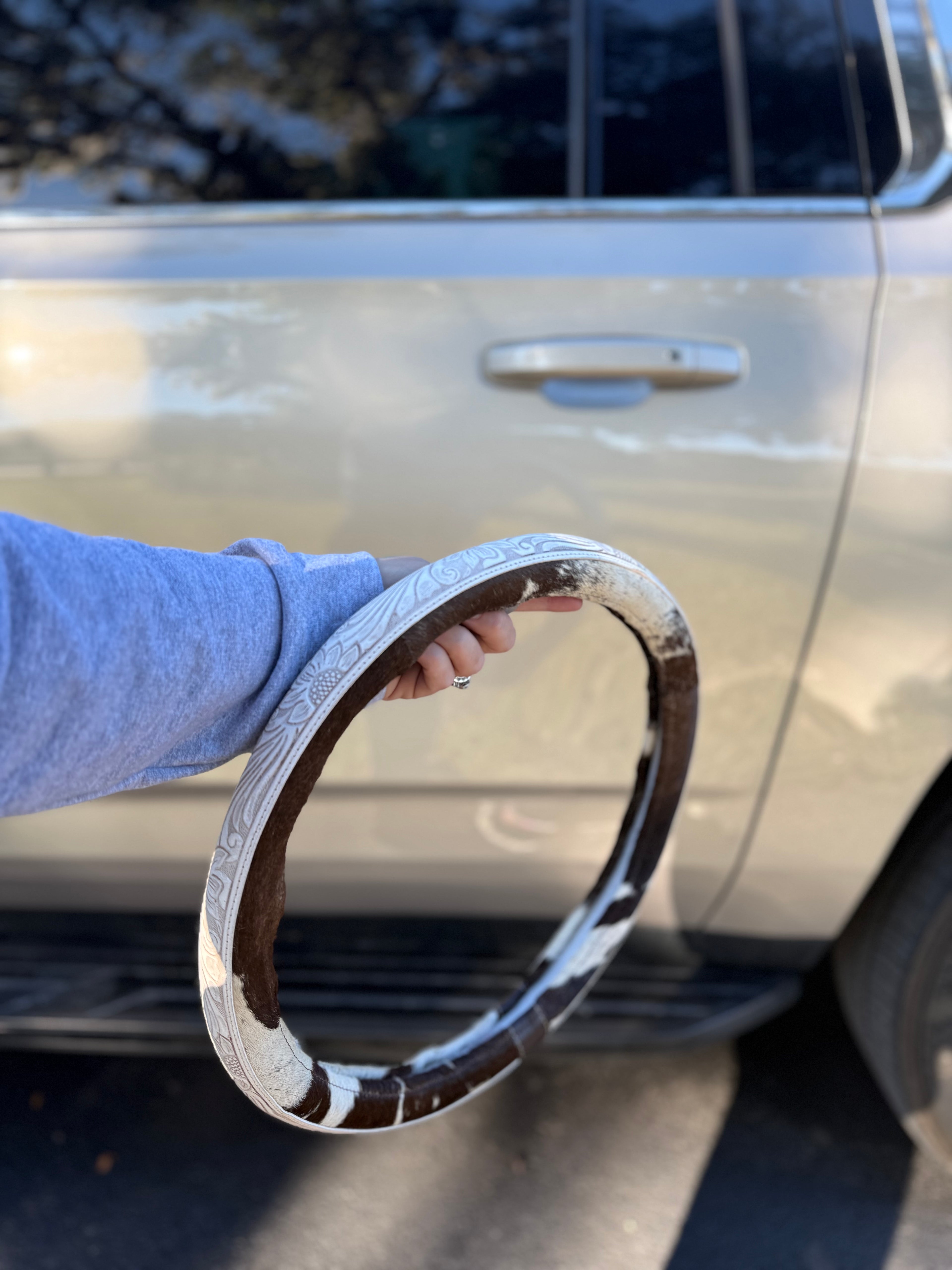 White 15.5 “ tooled leather cowhide steering wheel cover read description before purchase