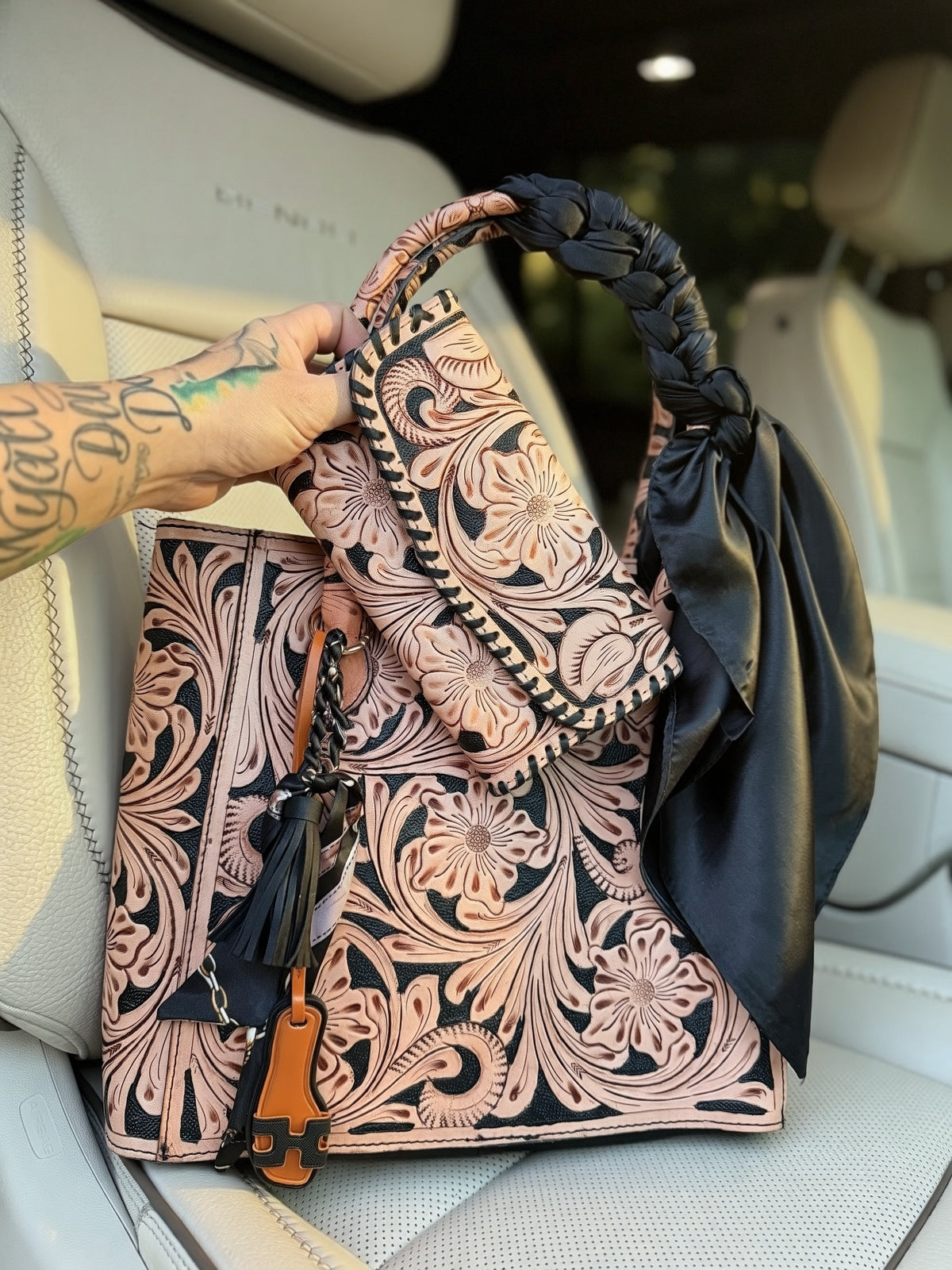 🖤Rosewood Rebel🖤Black and tan Tooled leather solid purse