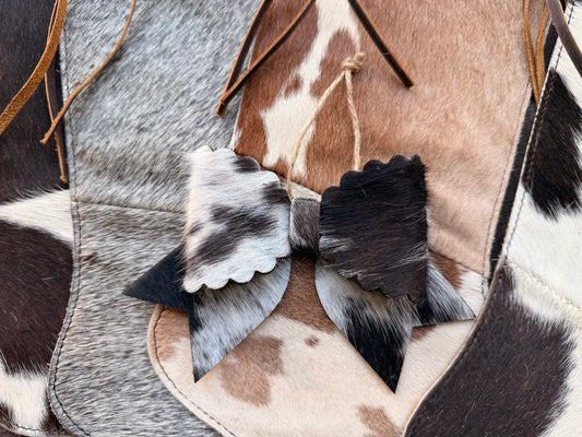 (Ruffle) Large cowhide bow ornament - no engraving offered