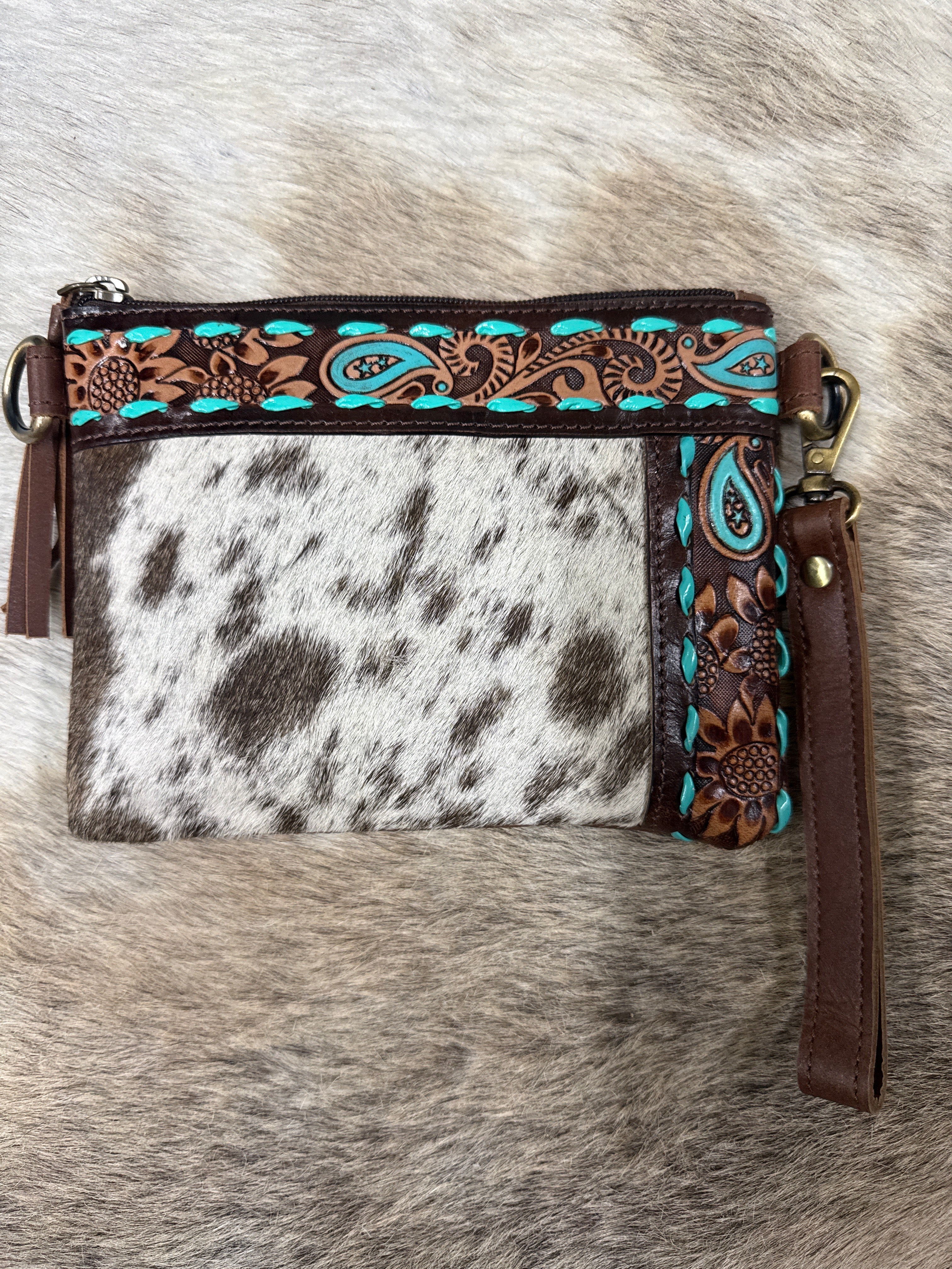 Crossbody wristlet