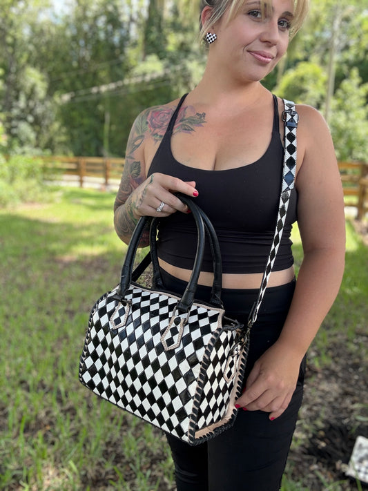 Medium checker speedy tote