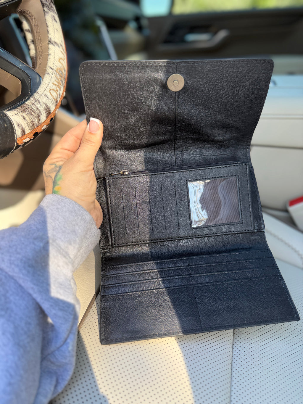 High quality Tooled leather checker tri fold wallet