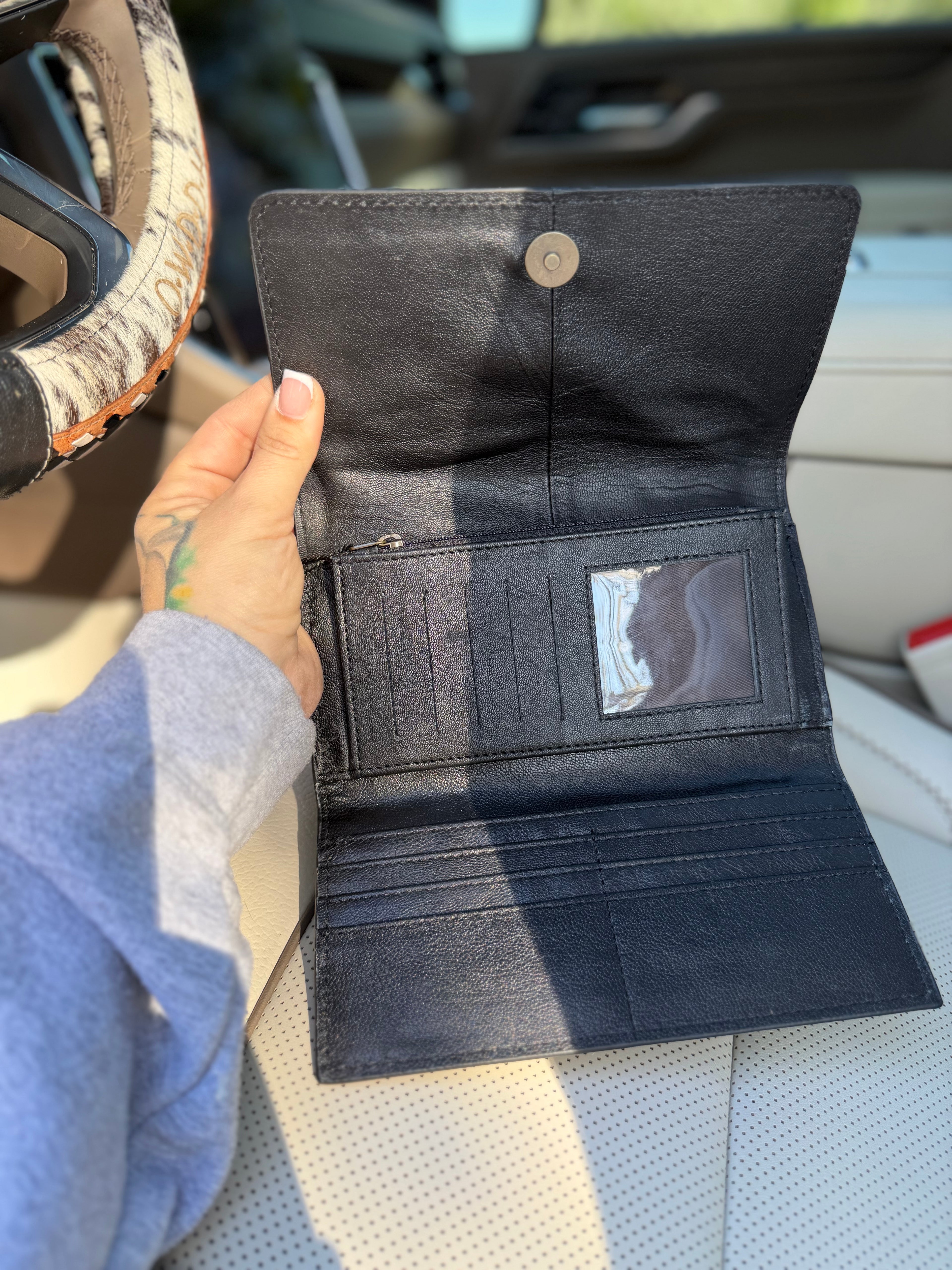 High quality Tooled leather checker tri fold wallet