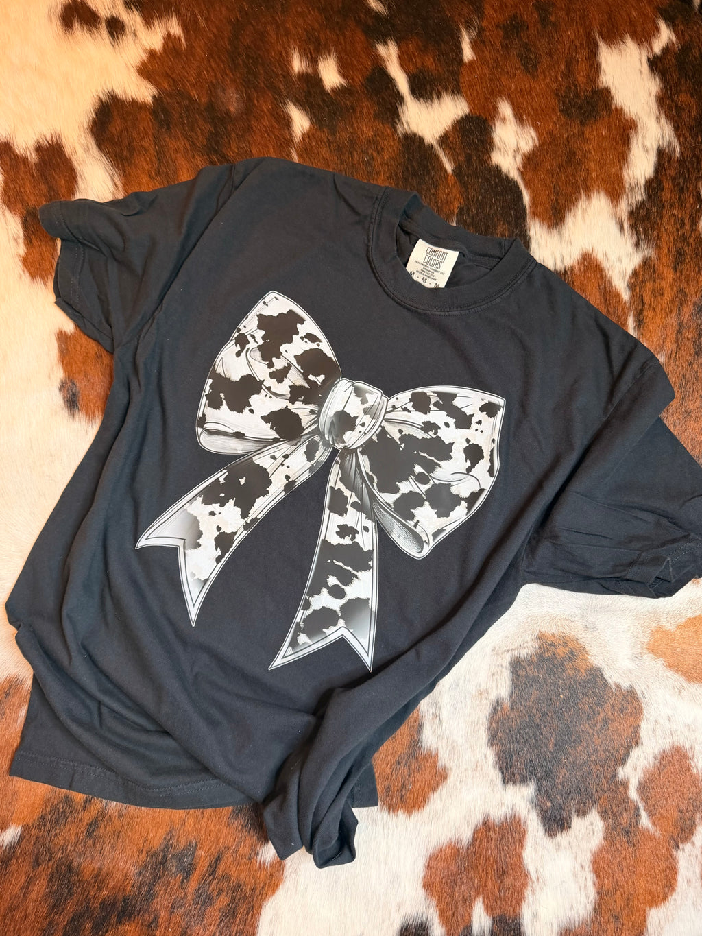 Cowhide bow -comfort color short sleeve tee