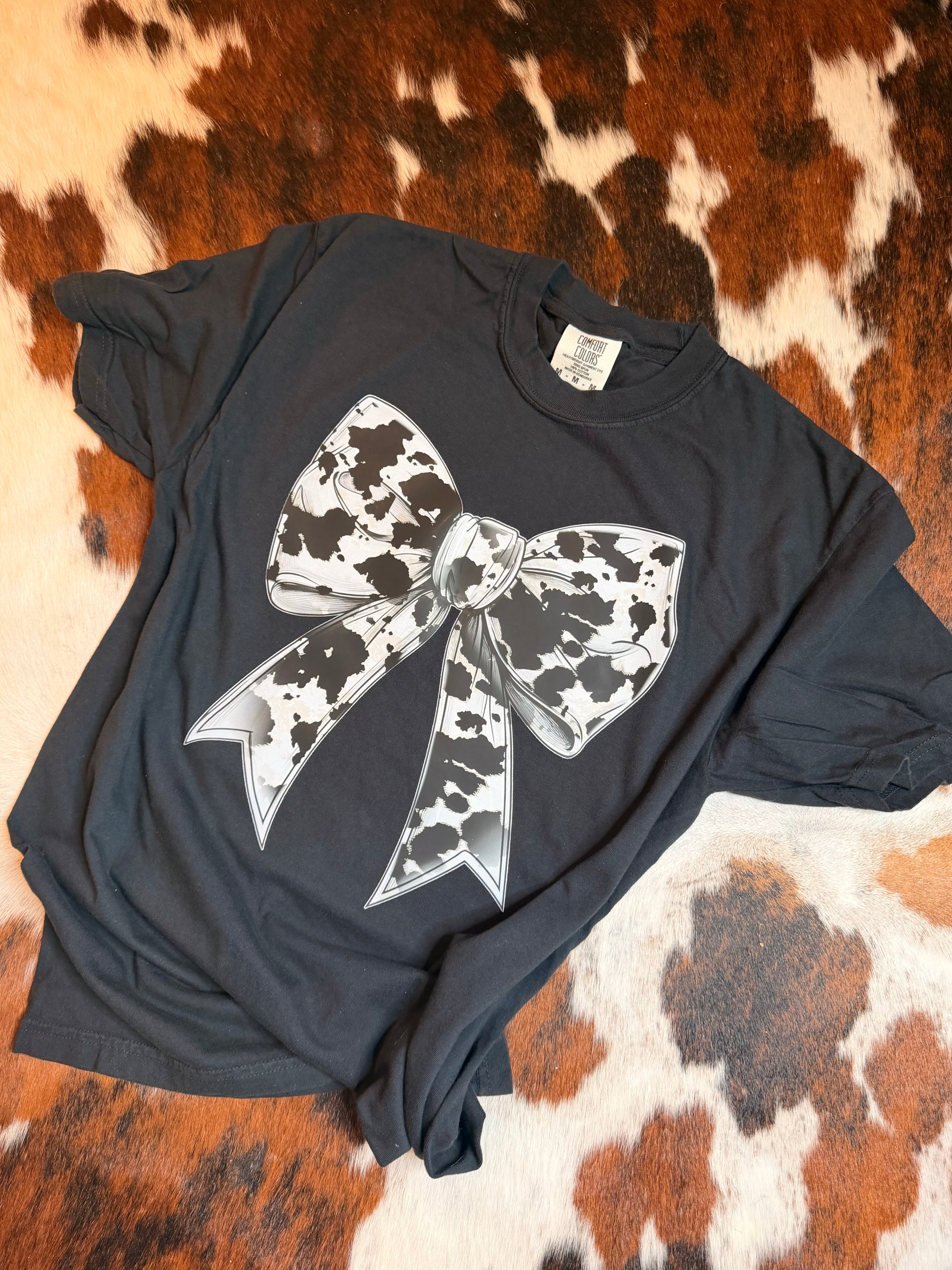 Cowhide bow -comfort color short sleeve tee