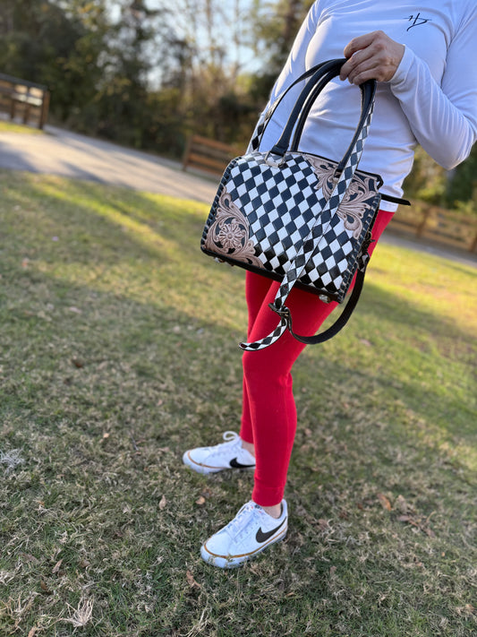 Medium checker speedy tote