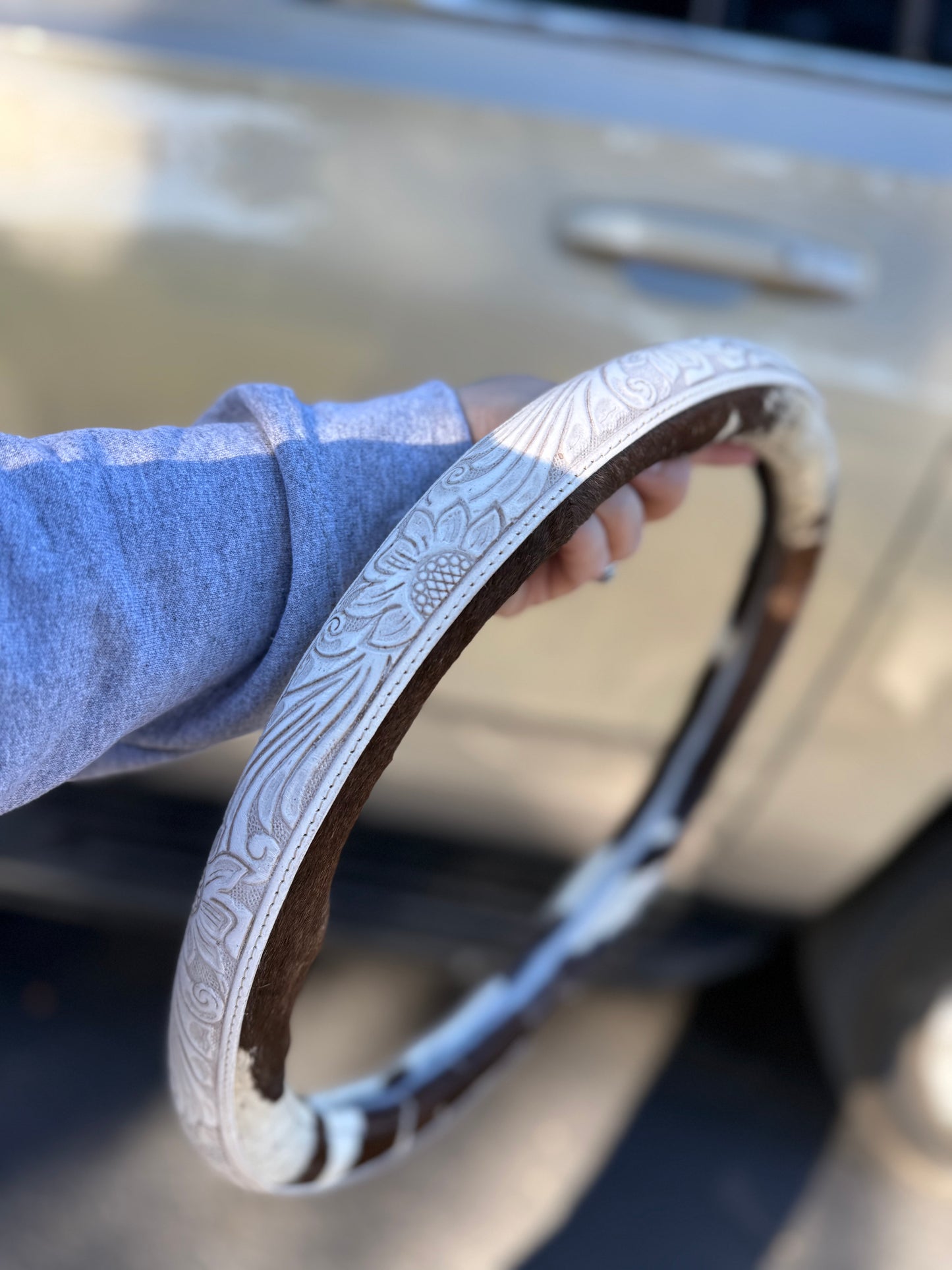 White 15.5 “ tooled leather cowhide steering wheel cover read description before purchase