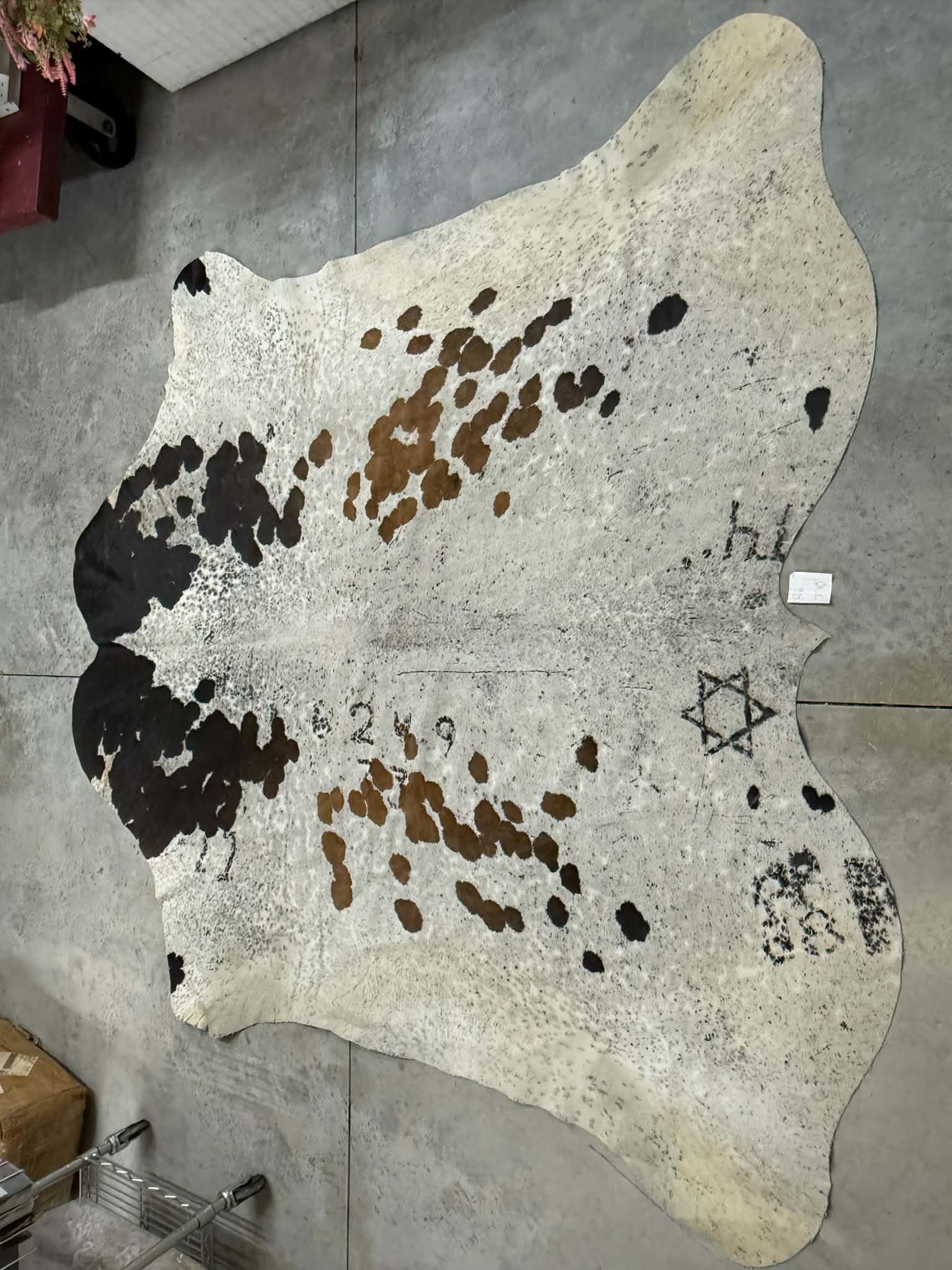 Full size cowhide- # R6-7’