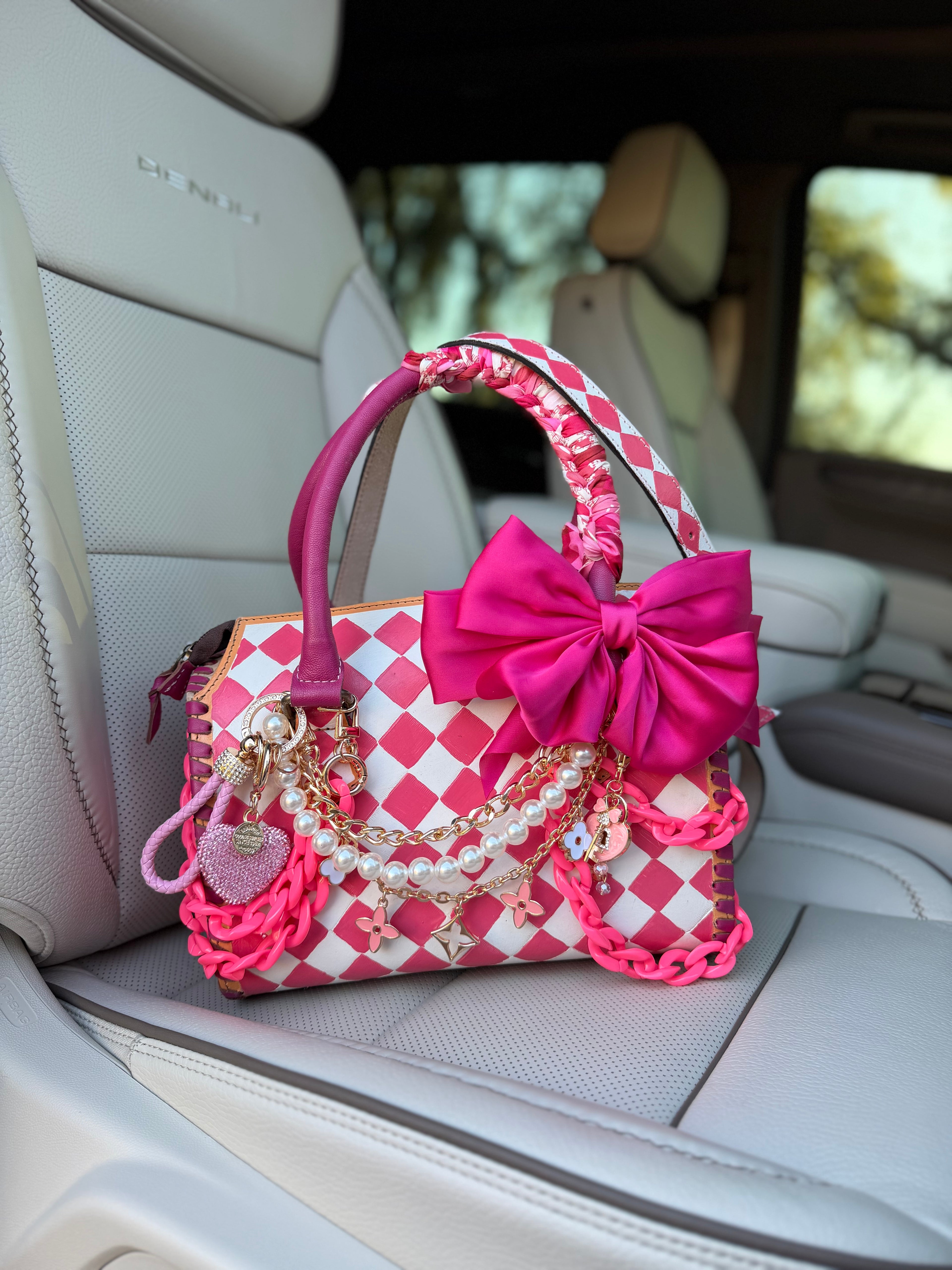 “The Pink Pony“- white and pink  tooled leather speedy (M)