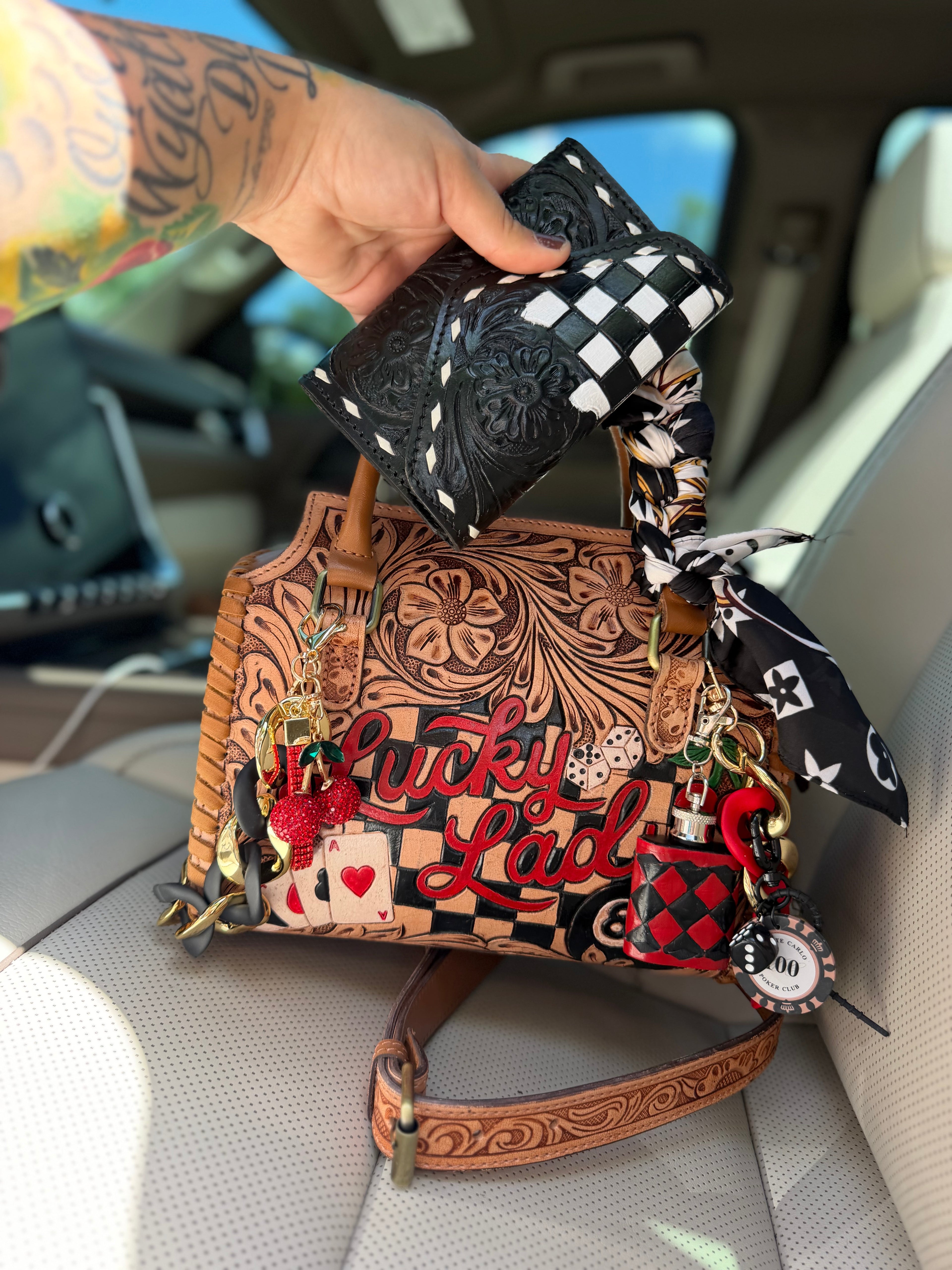 “ The Outlaw gambler”- tooled leather speedy (M) by the Painted Porches