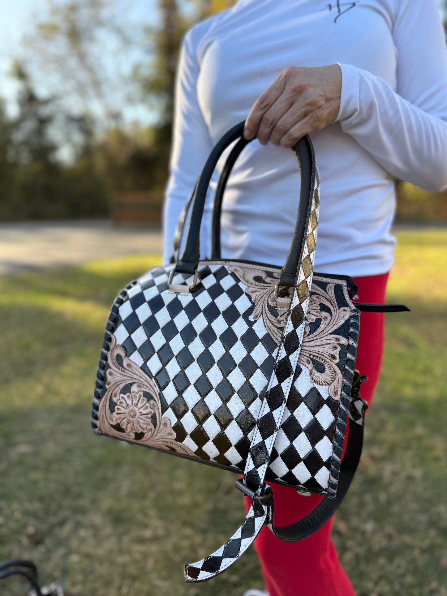 Medium checker speedy tote
