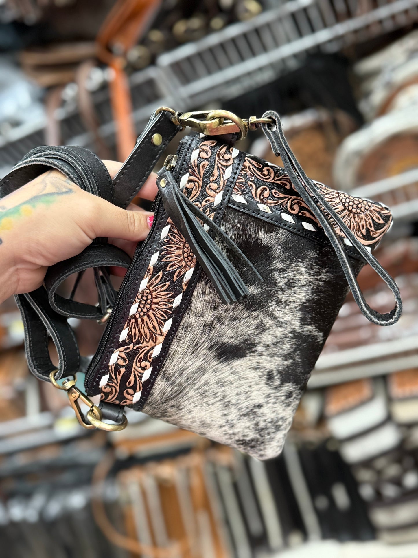 Crossbody wristlet