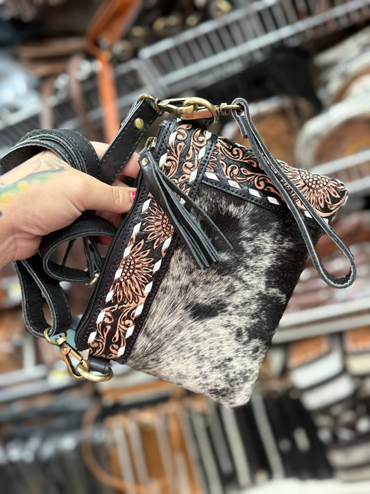 Crossbody wristlet