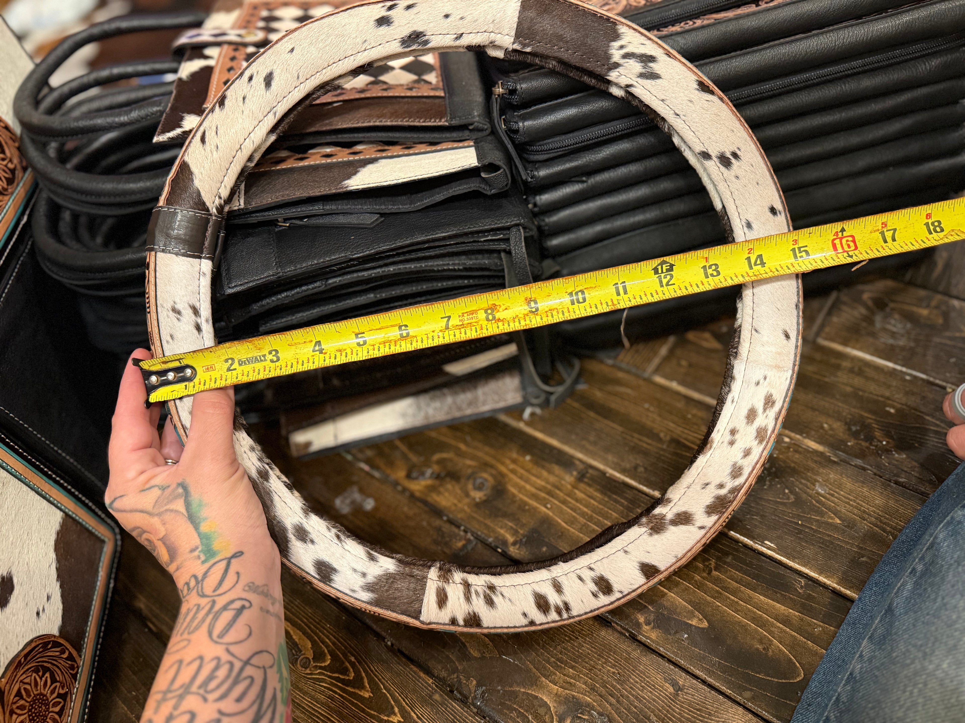 15.25 “ tool, black and brown leather cowhide steering wheel cover read description before purchase