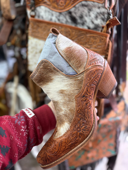 Size 9 cowhide boots