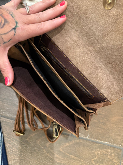 Cute crossbody roughly 9”x7”