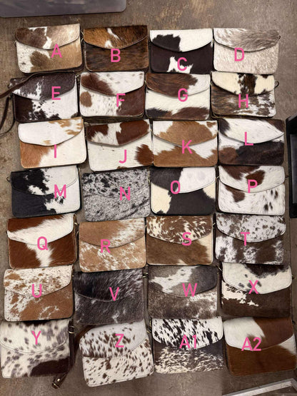 Cute crossbody plain. No engraving. You need to add engraving fee or will be shipped plain!